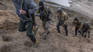 Украинските власти в обсадения Мариупол съобщиха че около 15 000