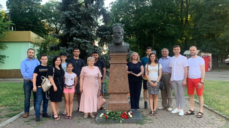 Възстановиха паметника на Христо Ботев в Одеса, който беше откраднат