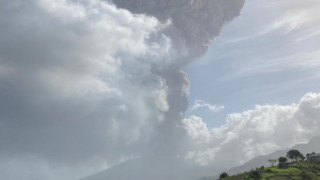 Вулкан изригна на Карибите, евакуират 16 000 души