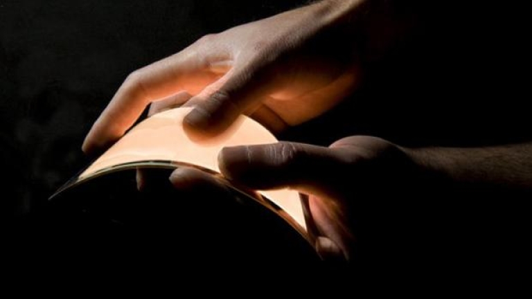 Samsung вади хибрид между смартфон и таблет с гънещ се дисплей