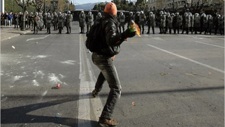 Леви екстремисти нападнаха полицейски участък в Атина 