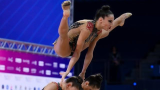 Българският ансамбъл по художествена гимнастика и двете индивидуалистки Невяна Владинова