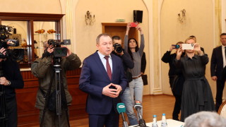 Беларуският външен министър Владимир Макей внезапно почина на 64 годишна възраст Това