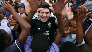 Аржентинските власти подозират че личният лекар на Диего Марадона има