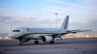 Правителственият самолет с полет от Абу Даби кацна преди около