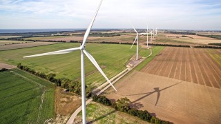 Водещият европейски производител на вятърни турбини датската Vestas обяви че