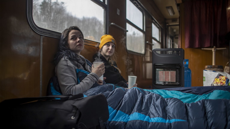 Украинските бежанци пътуват безплатно с влак само при влизането си у нас от полунощ