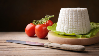 В последните години и славата на сиренето стана противоречива покрай всички