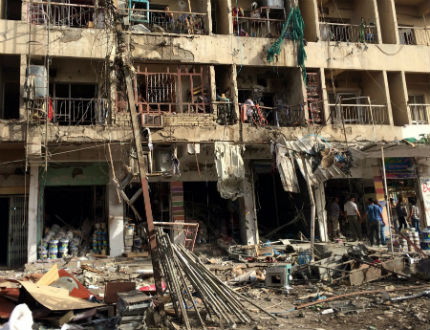 Коли-бомби убиха 15 души в Багдад 