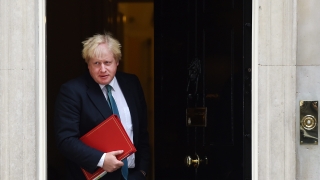 Британският министър председател Борис Джонсън представя план от шест точки за