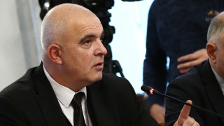 Депутатите търсят щатове и пари за охраната на бежанските центрове между двете четения