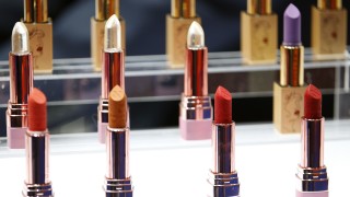 Войната в Близкия изток удари и козметичната индустрия