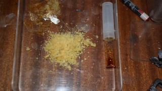 Полицията разби домашна нарколаборатория в Сливен Задържани са двама души