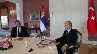 Сръбският президент Александър Вучич е разговарял в продължение на два