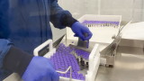 САЩ на крачка да одобрят окончателно ваксината на Pfizer 