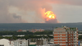 Десетки ранени при нова експлозия във военен завод в Ачинск