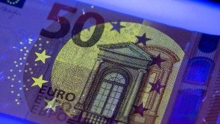 Рекорден спад на иззетите фалшиви евробанкноти през 2020-та