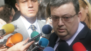 Цацаров готви документите за имунитета на Цветанов