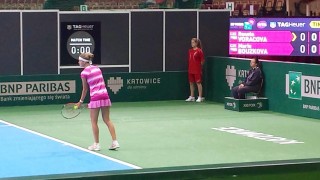 Вицешампионката през 2020 година Мари Боузкова Чехия отпадна в първия