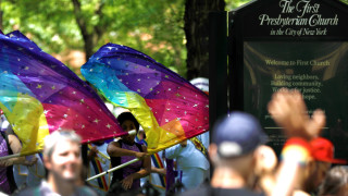 TIME - ЛГБТ искат промяна на християнски училища, църква и религия в САЩ