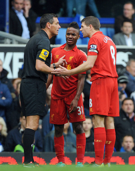 Джерард критикува шефовете си, че залагат на млади играчи