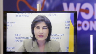 Главният прокурор на Украйна и шефът на СБУ не са уволнени, а временно отстранени, уточнява Киев