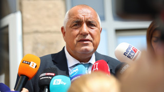 Лидерът на ГЕРБ и бивш премиер Бойко Борисов гласува на