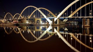 За 3 март осветиха мост във Вашингтон в цветовете на знамето на... Русия