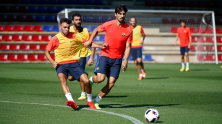 Барселона започна подготовка с 15 футболисти