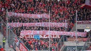 Скандалните банери срещу благодетеля на Хофенхайм Дитмар Хоп издигнати от