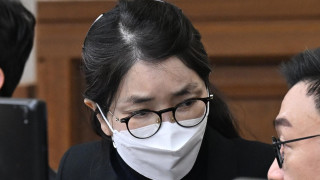 Южнокорейски съд осъди бившата първа дама Ким Кън Хи на