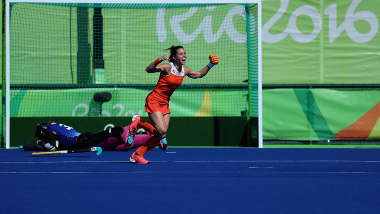 Холандия е първият финалист в дамския турнир по хокей на трева
