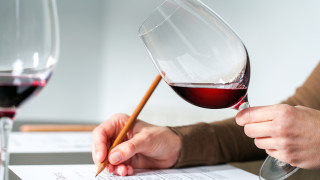 Затварянето на икономиките нанесе нов удар по производството на вино
