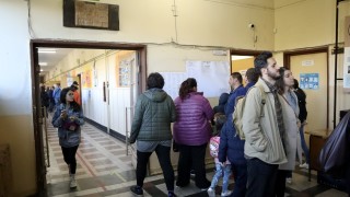 В бургаския квартал Победа ядосана жена объркала се при гласуването