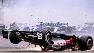 Тежка катастрофа на Гуаню Джоу прекъсна състезанието за Гран При