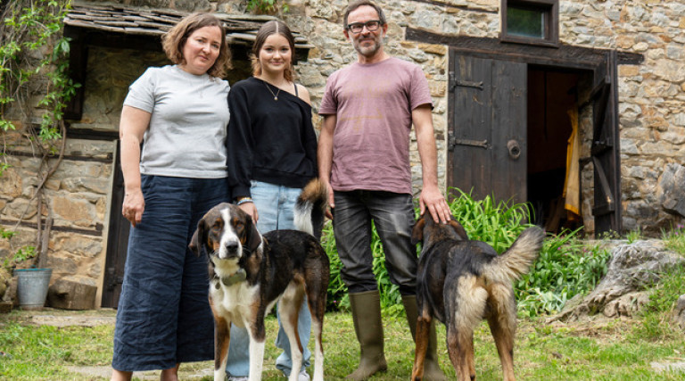 Кадър от "Къщите и хората"