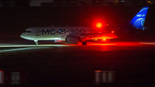 Руският самолет MC 21 от следващо поколение завърши първия си тестов