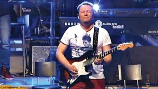 Не убивайте пианиста той толкова си може В контекста