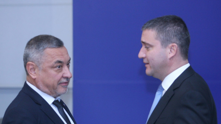 Валери Симеонов изригна срещу приетата оставка на заместник-министър Росица Димитрова.