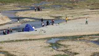 Снабдяването с питейна вода на най малко 10 000 души по