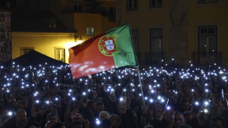 Хиляди португалски полицаи в цивилни дрехи извън работно време протестираха