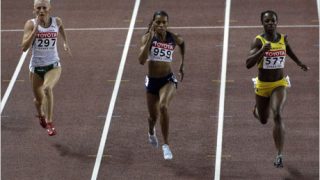 Тезджан Наимова продължава на 1/2-финал на 200 м