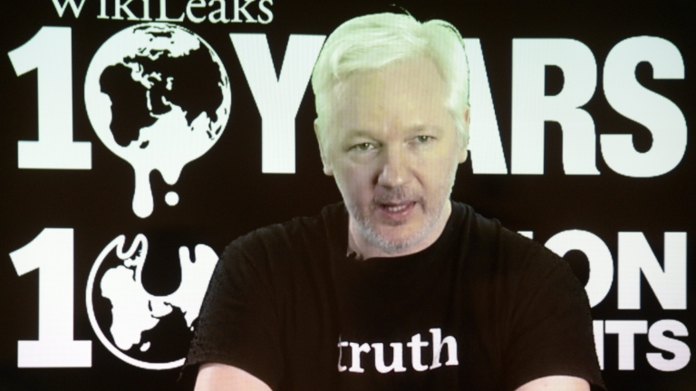 Асанж: „Уикилийкс” не е получавало имейли за Клинтън от Русия
