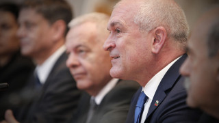 Министър председателят Димитър Главчев проведе разговор с министъра на младежта и