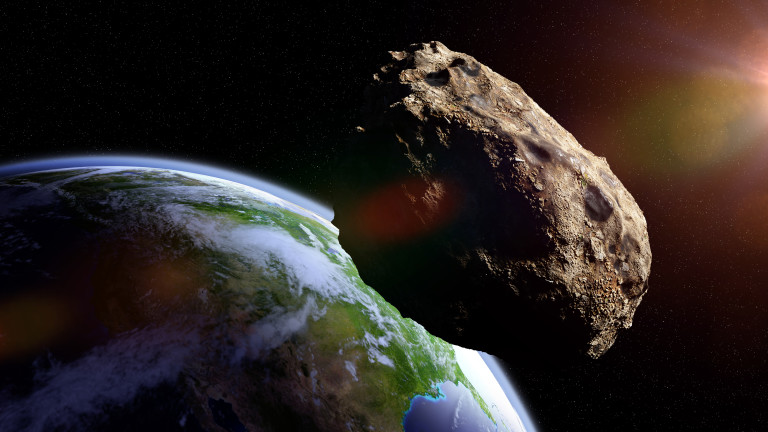 Огромен астероид ще прелети в опасна близост край Земята тази