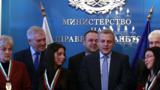 Москов горд, че съдбата го е направила министър на такива лекари