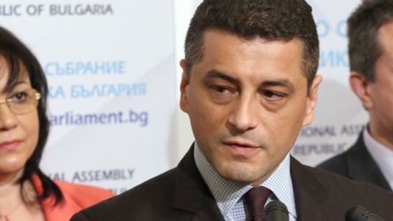 Янков иска оставката на Данаил Кирилов заради калпави закони