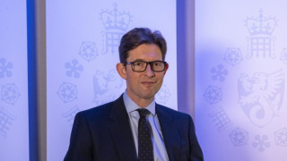 Ръководителят на британското контраразузнаване MI 5 Кен Маккалъм критикува остро ръководството