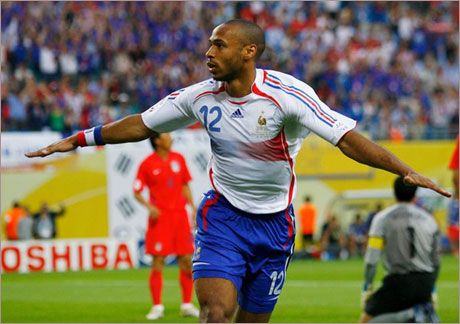 Тиери Анри на три гола от рекорда на Платини