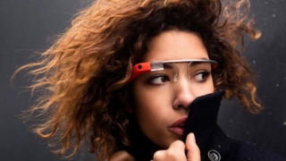Мерцедес интегрира „умните" очила на Google